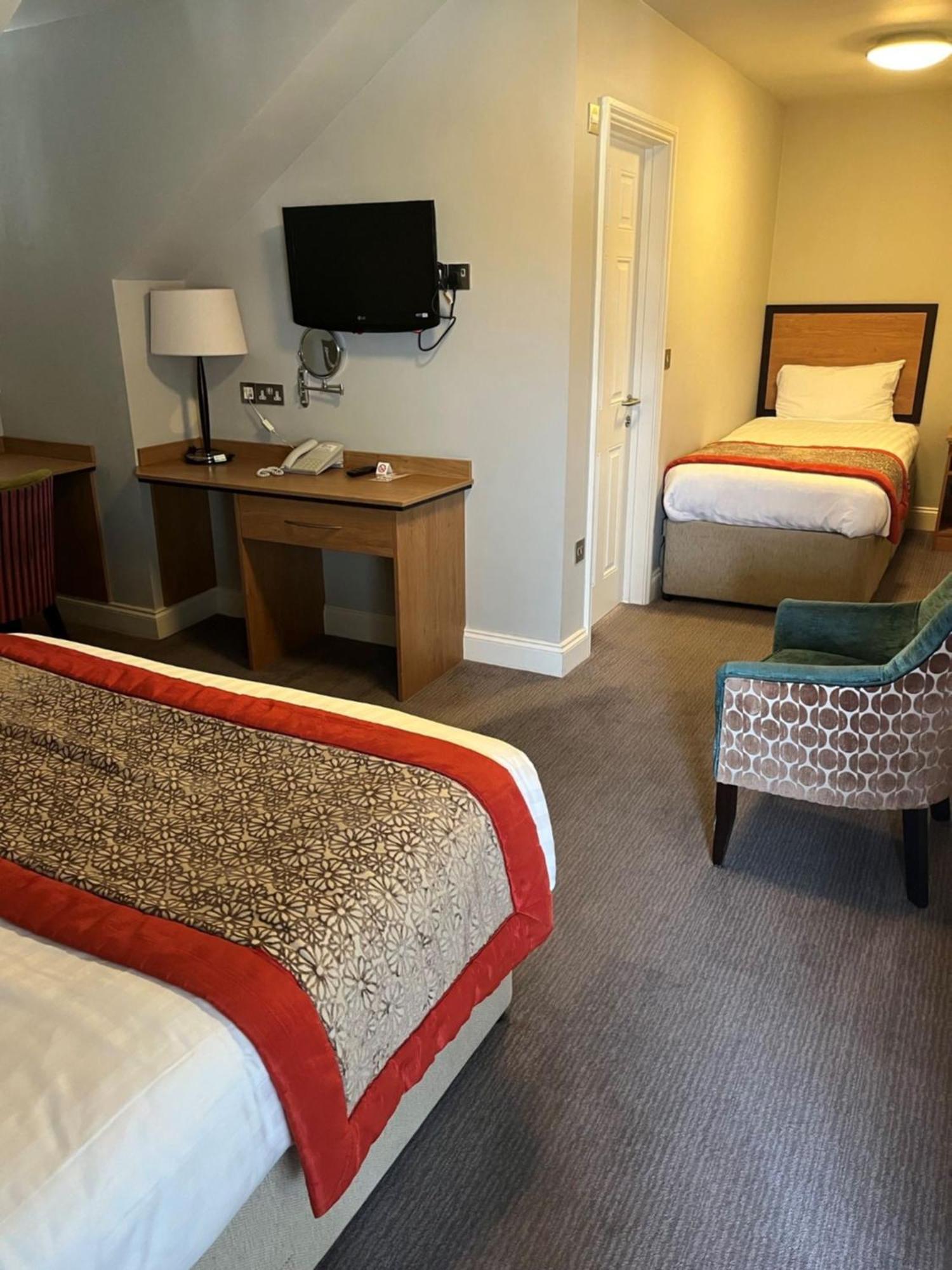 The Riverside House Hotel Mildenhall Ngoại thất bức ảnh