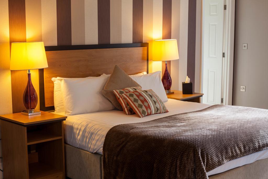 The Riverside House Hotel Mildenhall Ngoại thất bức ảnh