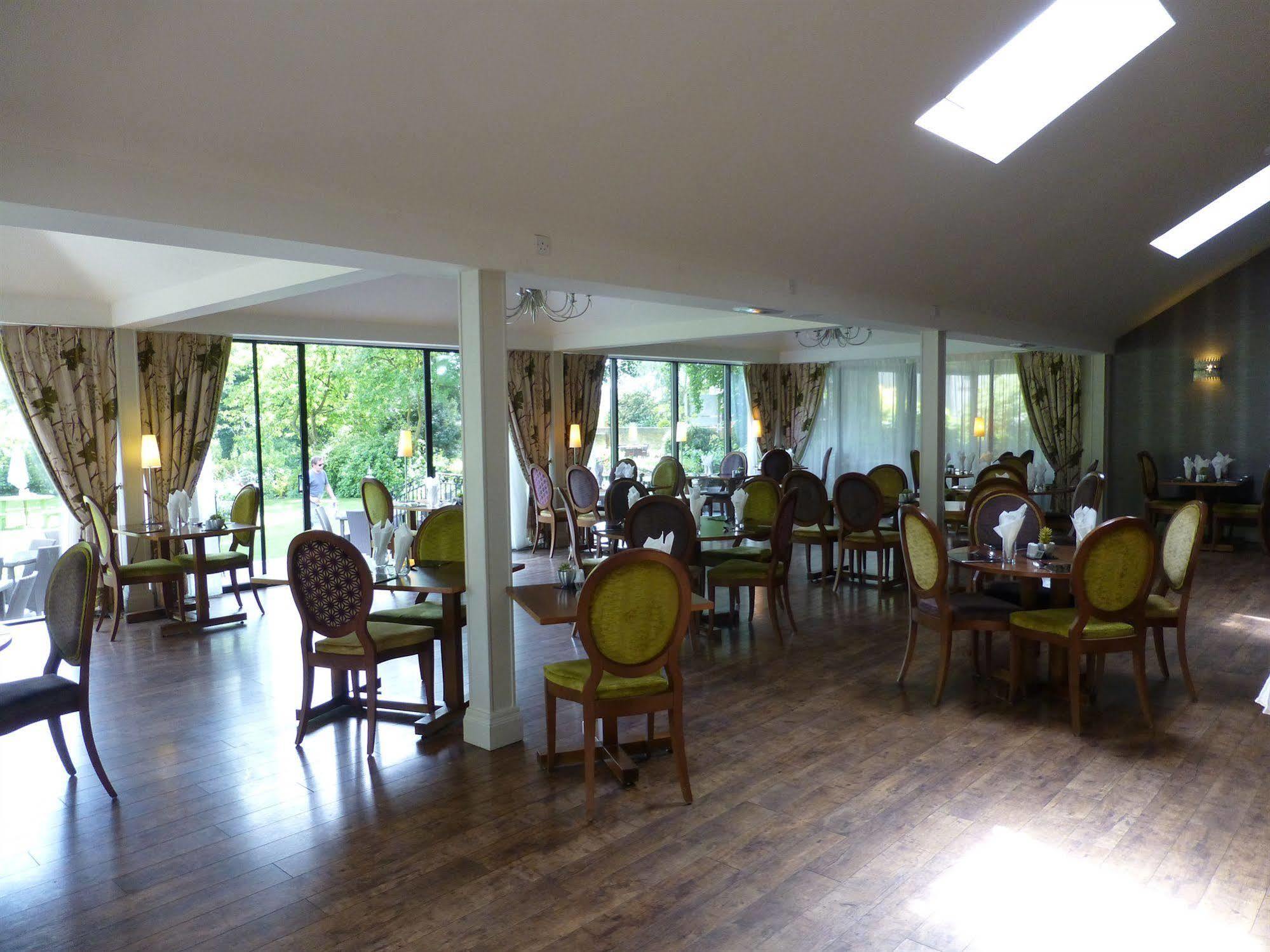 The Riverside House Hotel Mildenhall Ngoại thất bức ảnh