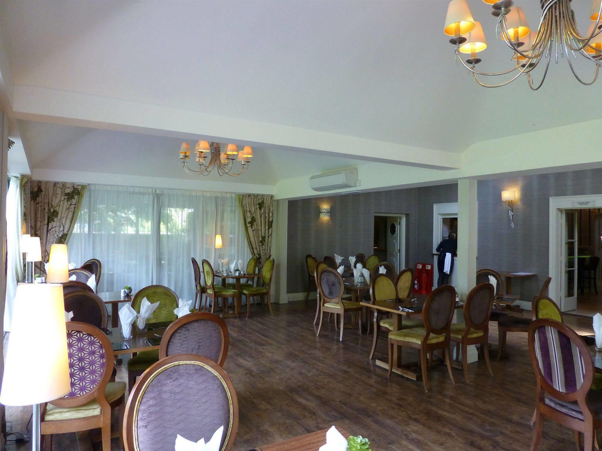 The Riverside House Hotel Mildenhall Ngoại thất bức ảnh