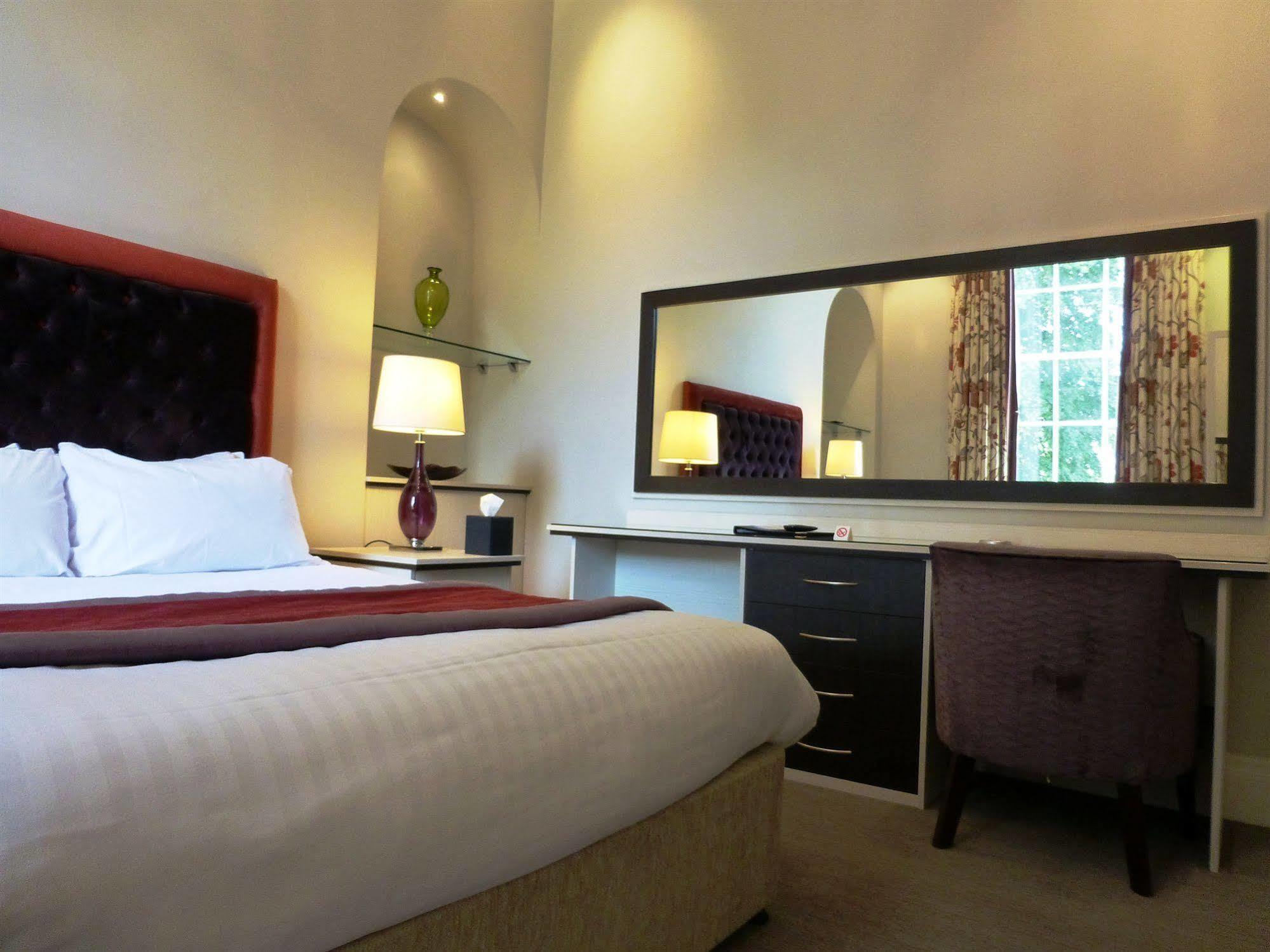 The Riverside House Hotel Mildenhall Ngoại thất bức ảnh
